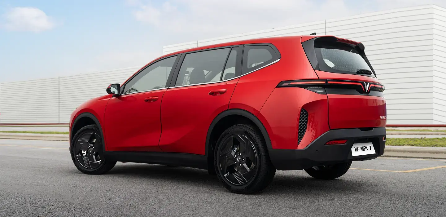 VF MPV 7 - Thoải mái cho cả ba hàng ghế